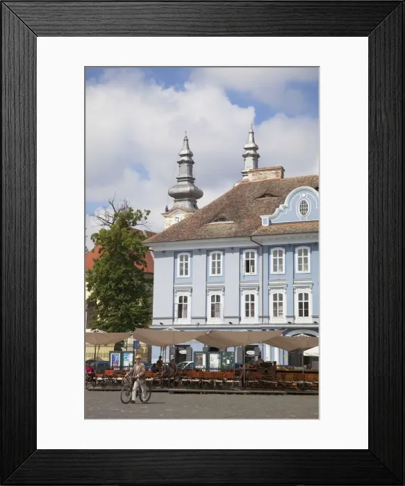 Framed Print : Outdoor cafe in Piata Unirii, Timisoara, Banat, Romania Framed Print : Outdoor cafe in Piata Unirii, Timisoara, Banat, Romania