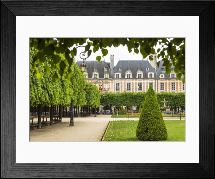 Framed Print : Place des Vosges, Paris, France Framed Print : Place des Vosges, Paris, France