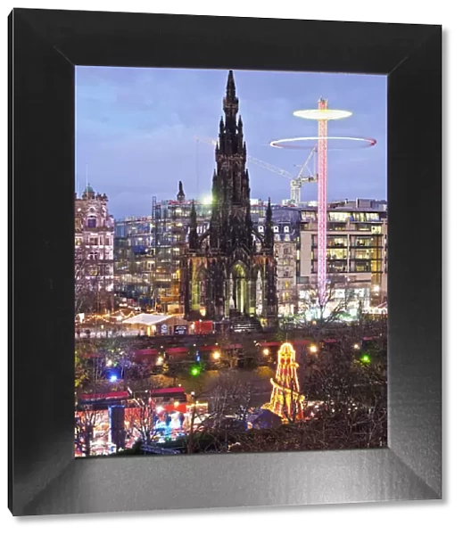 UK, Scotland, Lothian, Edinburgh, Twilight view of The Scott Monument and Star Flyer