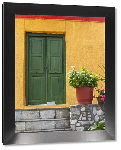 Greece, Thessaly Region, Agios Ioannis, Pelion Peninsula, colorful house detail