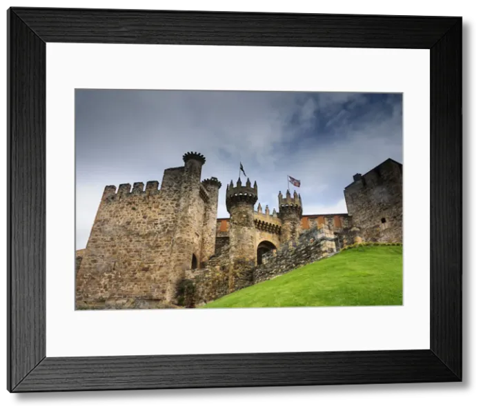 Framed Print : Facade of the Ponferrada templar castle, built in the 12th century. Castilla y Leon Framed Print : Facade of the Ponferrada templar castle, built in the 12th century. Castilla y Leon