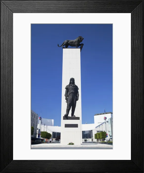 Framed Print : Statue in front of National Theatre, Bratislava, Slovakia Framed Print : Statue in front of National Theatre, Bratislava, Slovakia