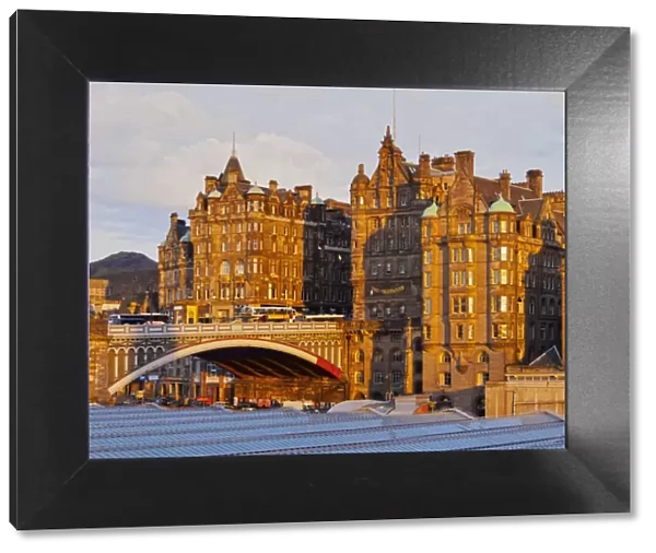 UK, Scotland, Lothian, Edinburgh, View of the Scotsman Hotel and the North Bridge