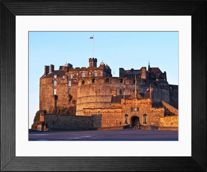 Framed Print : UK, Scotland, Lothian, Edinburgh, View of the Edinburgh Castle illuminated by the sunrise Framed Print : UK, Scotland, Lothian, Edinburgh, View of the Edinburgh Castle illuminated by the sunrise
