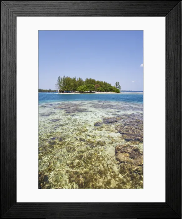 Framed Print : Honduras, Bay Islands, Island near Water Caye Framed Print : Honduras, Bay Islands, Island near Water Caye