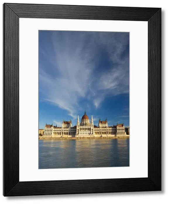 Framed Print : Hungarian Parliamnet Building, Budapest, Hungary Framed Print : Hungarian Parliamnet Building, Budapest, Hungary