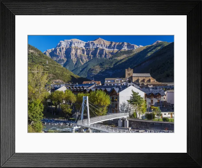 Framed Print : View over mountain village of Broto in province of Huesca, Aragon, Spain