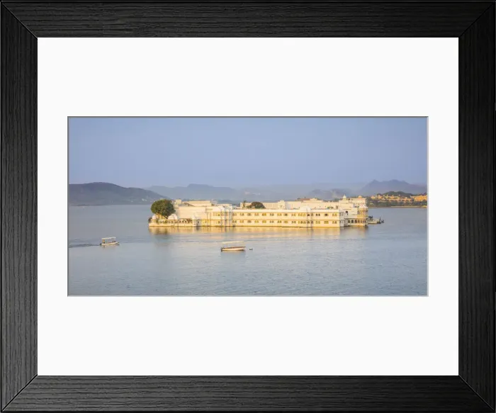 Framed Print : Taj Lake Palace, Lake Pichola, Udaipur, Rajasthan, India Framed Print : Taj Lake Palace, Lake Pichola, Udaipur, Rajasthan, India