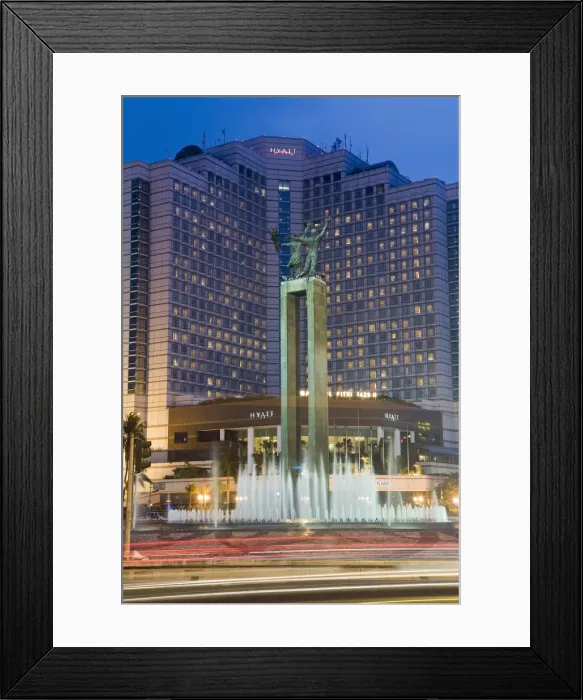Framed Print : Welcome Monument & Hyatt, central Jakarta, Indonesia Framed Print : Welcome Monument & Hyatt, central Jakarta, Indonesia