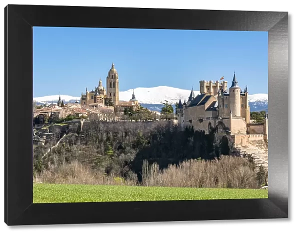City skyline with the Gothic Cathedral and Alcazar fortress, Segovia, Castile and Leon