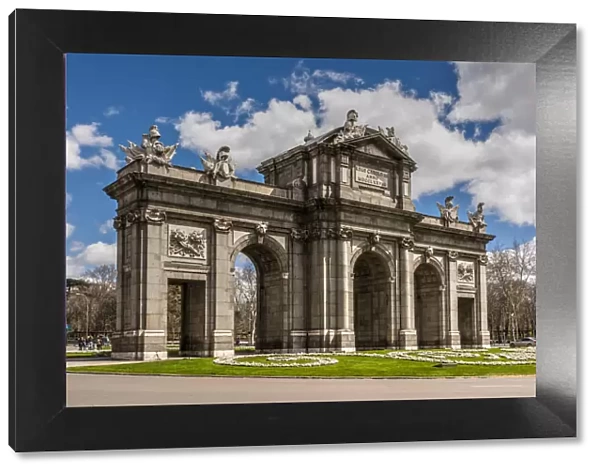 Puerta de Alcala (Alcala Gate), Madrid, Community of Madrid, Spain