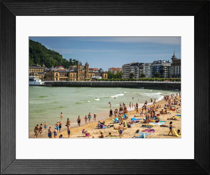 Framed Print : Playa de la Concha beach, Donostia San Sebastian, Gipuzkoa, Basque Country, Spain Framed Print : Playa de la Concha beach, Donostia San Sebastian, Gipuzkoa, Basque Country, Spain
