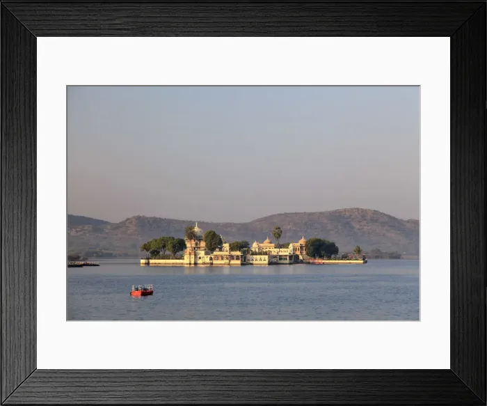 Framed Print : India, Rajasthan, Udaipur, Lake Pichola and Jagmandir Palace