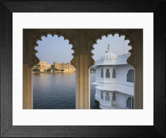 Framed Print : Taj Lake Palace, Lake Pichola, Udaipur, Rajasthan, India Framed Print : Taj Lake Palace, Lake Pichola, Udaipur, Rajasthan, India