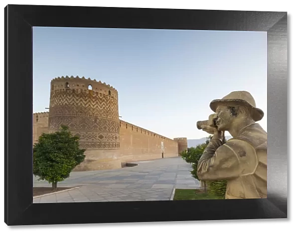 Iran, Central Iran, Shiraz, Arg-e Karim Khan Citadel, fortress and photographer statue