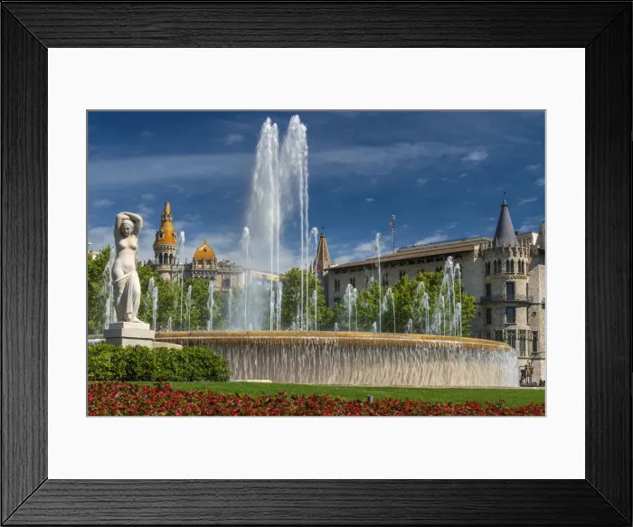 Framed Print : Fountain in Plaza Catalunya with Casa Rocamora modernist building behind, Barcelona