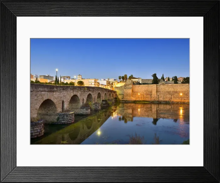 Framed Print : The Puente Romano (Roman Bridge) over the Guadiana river, dating back to the 1st century