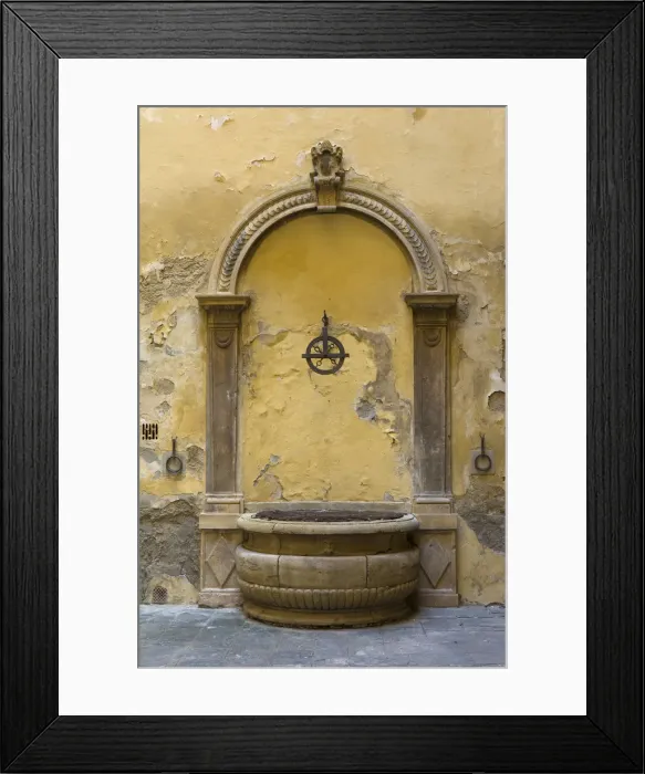 Framed Print : Water Well, Sienna, Tuscany, Italy Framed Print : Water Well, Sienna, Tuscany, Italy