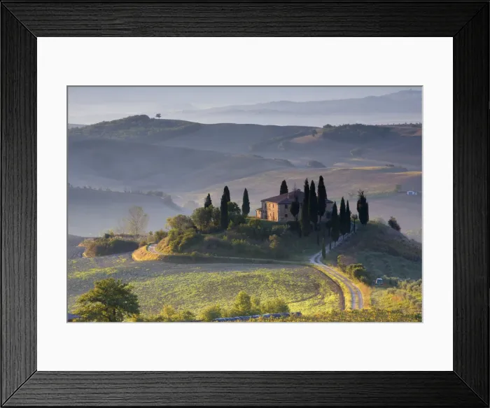 Framed Print : Farmhouse, Val d Orcia, Tuscany, Italy