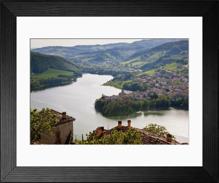 Framed Print : View over lake from Sassocorvaro village to Mercatale village, Marche, Italy Framed Print : View over lake from Sassocorvaro village to Mercatale village, Marche, Italy