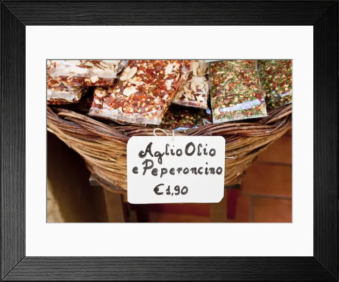Framed Print : Dried peperoncino chilli flakes for Aglio Olio pasta sauce, Pienza, Tuscany, Italy