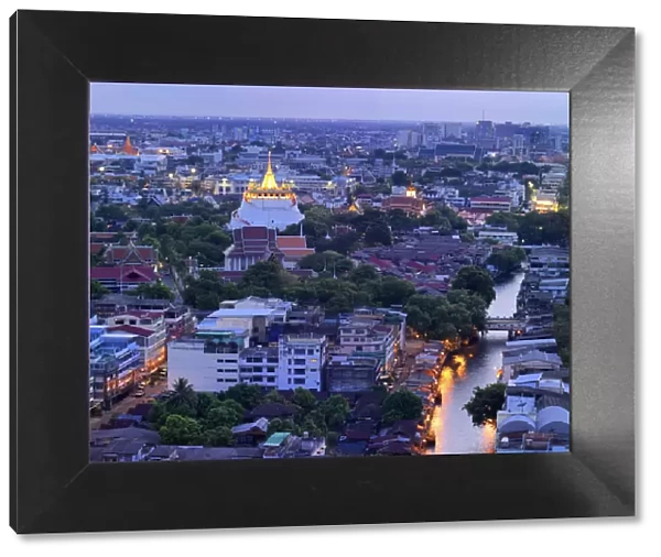 Thailand, Bangkok, The Golden Mount (Phu Khao Thong) at Wat Saket at dusk