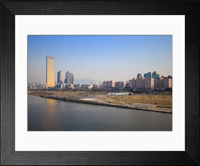 Framed Print : Korea, Seoul, Yeouido, 63 Building - one of Seouls most famous landmarks, on the banks Framed Print : Korea, Seoul, Yeouido, 63 Building - one of Seouls most famous landmarks, on the banks