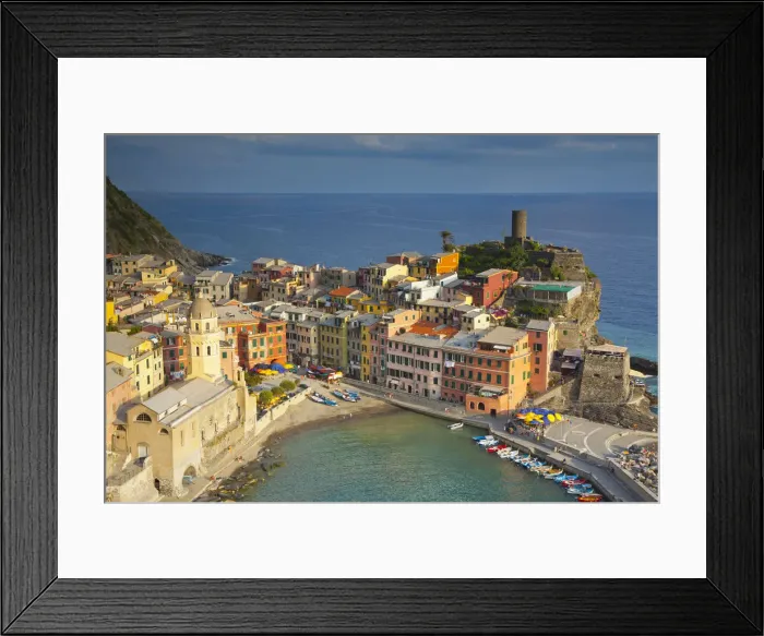Framed Print : Vernazza, Cinque Terre, Riviera di Levante, Liguria, Italy Framed Print : Vernazza, Cinque Terre, Riviera di Levante, Liguria, Italy