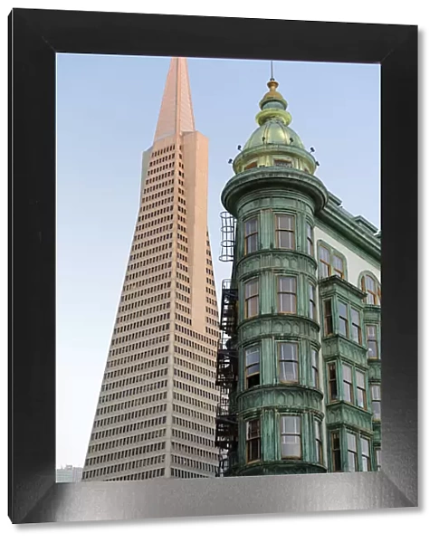 Transamerica Pyramidwith Columbus Tower, also known as the Sentinel Building, Columbus