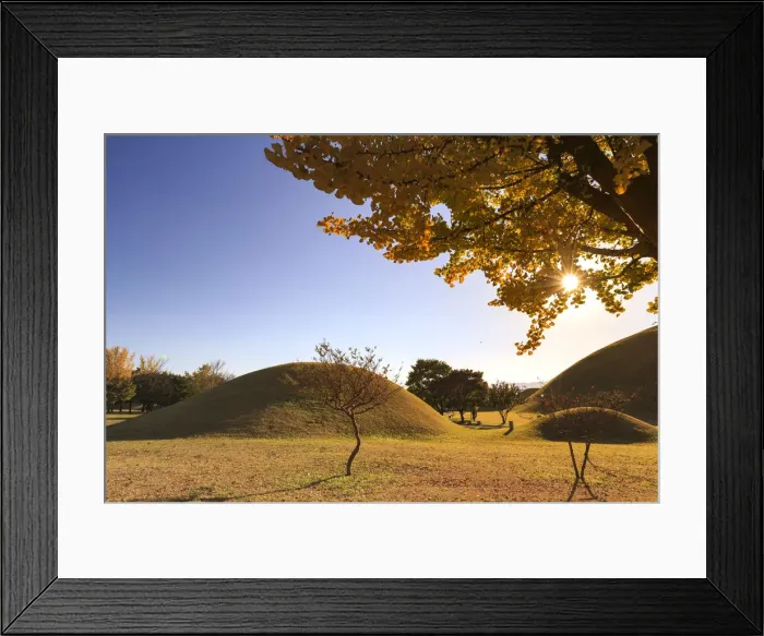 Framed Print : South Korea, Gyeongsanbuk-do, Gyeongju (Unesco Site), Royal Tombs in Tumuli Park Framed Print : South Korea, Gyeongsanbuk-do, Gyeongju (Unesco Site), Royal Tombs in Tumuli Park