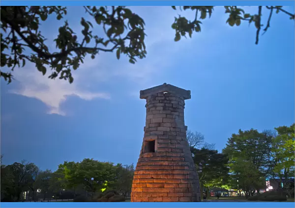 Korea, Gyeongsangbuk-do, Gyeongju, Wolseong Park, Cheomseondae Observatory at night
