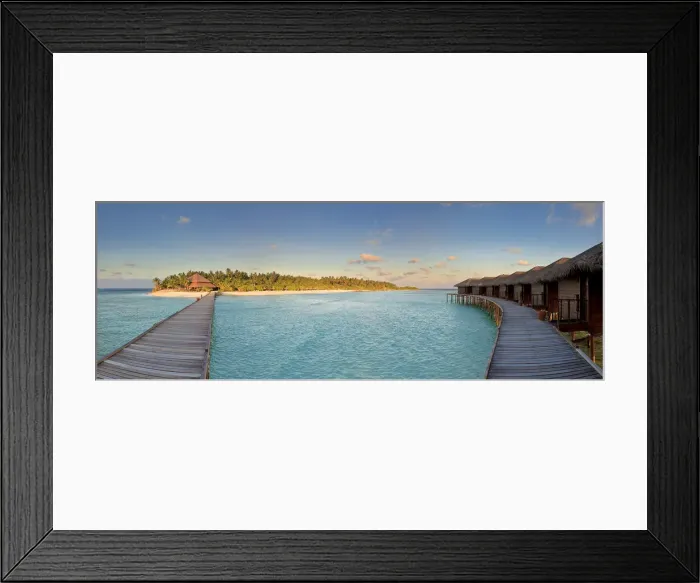 Framed Print : Maldives, Faafu Atoll, Filithey Island, Luxury Resort Framed Print : Maldives, Faafu Atoll, Filithey Island, Luxury Resort
