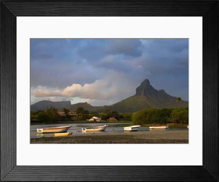 Framed Print : Mauritius, Western Mauritius, Tamarin, Montagne du Rempart mountain (el Framed Print : Mauritius, Western Mauritius, Tamarin, Montagne du Rempart mountain (el