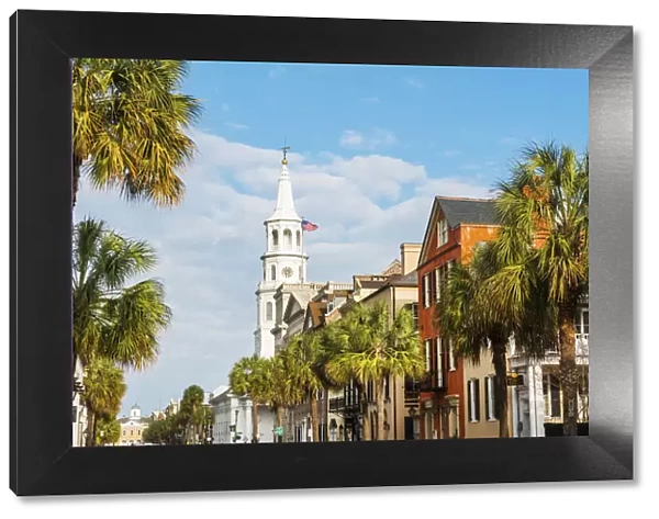 USA, South Carolina, Charleston, Colourful buildings in the historical centre and St