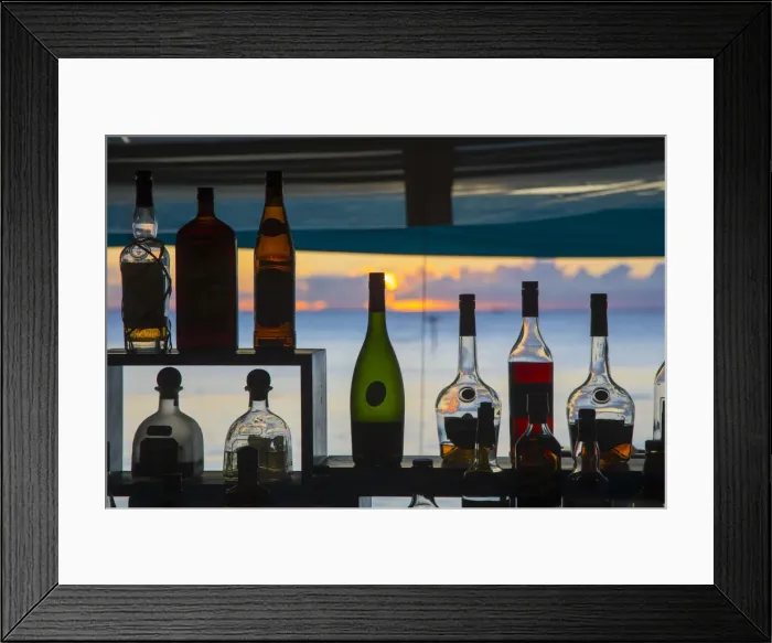 Framed Print : Bar at the Anantara Dhigu resort, South Male Atoll, Maldives Framed Print : Bar at the Anantara Dhigu resort, South Male Atoll, Maldives