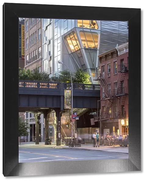 USA, New York, Chelsea, street scene, high line near 10th avenue