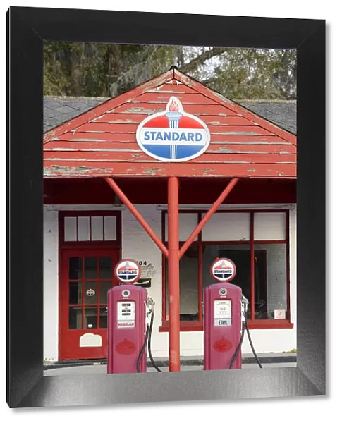 USA, Florida, Gilchrist County, old gas station in town of Trenton