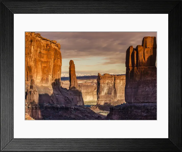Framed Print : Scenic sunset from Park Avenue Trail, Arches National Park, Utah, USA Framed Print : Scenic sunset from Park Avenue Trail, Arches National Park, Utah, USA