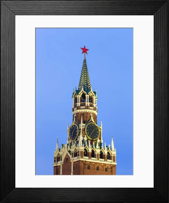 Framed Print : The Kremlin clocktower in Red Square, Moscow, Russia Framed Print : The Kremlin clocktower in Red Square, Moscow, Russia