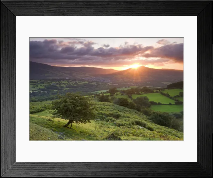 Framed Print : Sunrise over the Sugarloaf and town of Crickhowell, Brecon Beacons National Park, Powys Framed Print : Sunrise over the Sugarloaf and town of Crickhowell, Brecon Beacons National Park, Powys