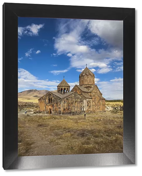 Armenia, Hovhannavank church standing on the edge of the Qasakh River Canyon