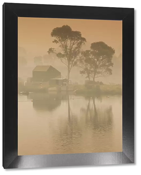 Australia, New South Wales, NSW, Kosciuszko National Park, Thredbo, lake reflection