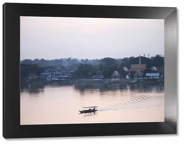 Thailand, Ayutthaya, Ayutthaya Historical Park, Chao Phraya River at Sunset