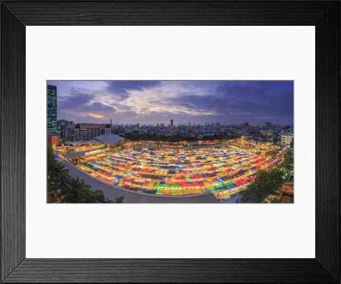Framed Print : Thailand, Bangkok, Talad Rod Fad Ratchada (Train night market) Framed Print : Thailand, Bangkok, Talad Rod Fad Ratchada (Train night market)