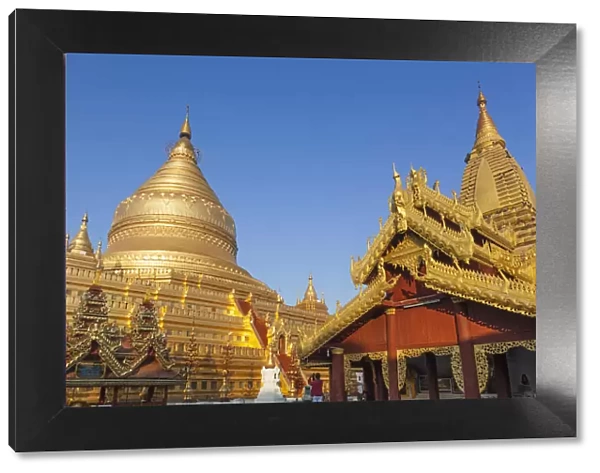Myanmar (Burma), Bagan, Swhezigon Pagoda