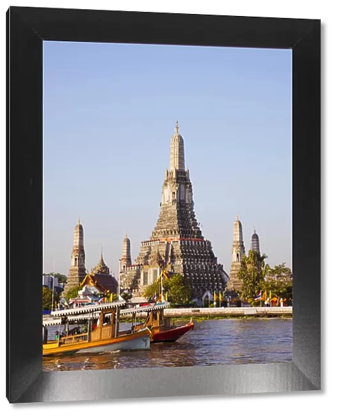 Thailand, Bangkok, Wat Arun aka Temple of Dawn and Chao Phraya River