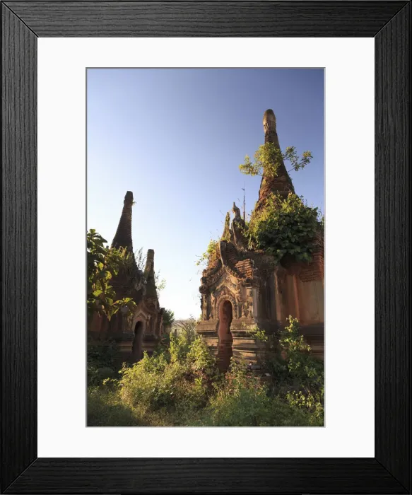 Framed Print : Myanmar (Burma), Shan State, Inle Lake, Inthein Village Nyaung Ohak old ruins