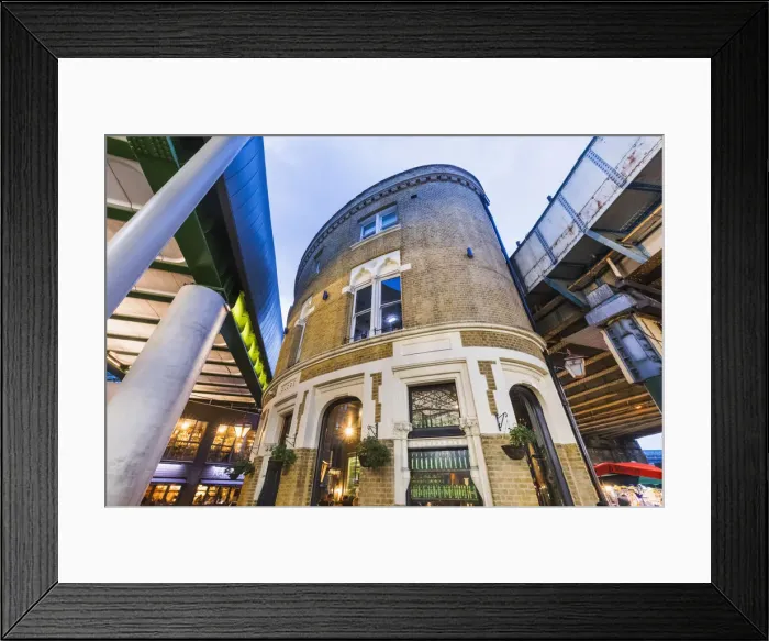 Framed Print : England, London, Southwark, London Bridge City, Borough Market, The Globe Pub Framed Print : England, London, Southwark, London Bridge City, Borough Market, The Globe Pub