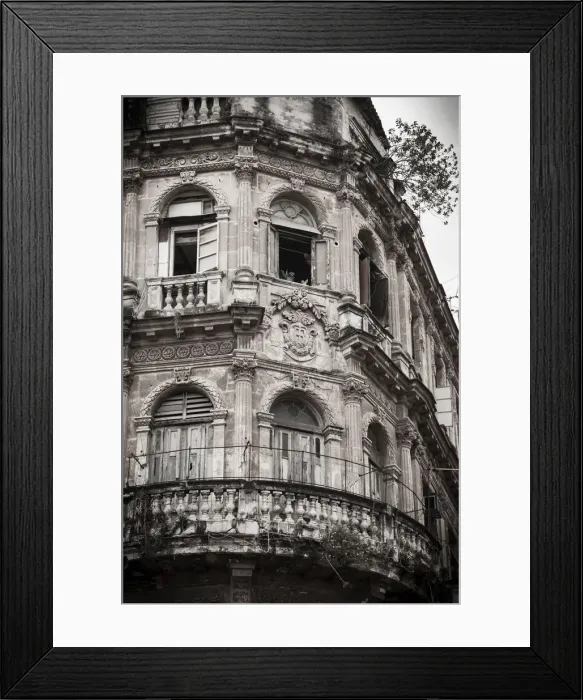 Framed Print : Decaying building in Habana Vieja, Havana, Cuba Framed Print : Decaying building in Habana Vieja, Havana, Cuba