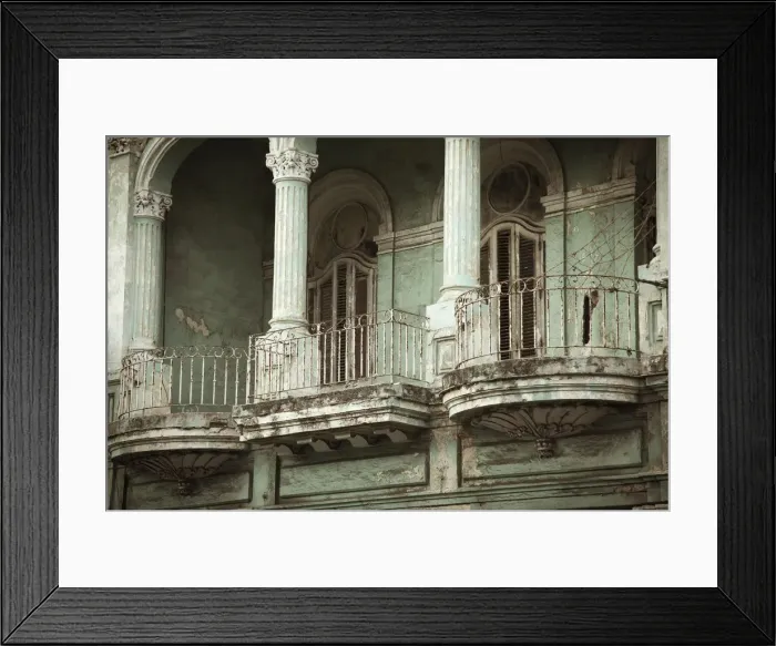 Framed Print : Decaying building on the Paseo del Prado, Havana, Cuba